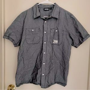 DARK GRAY STRIPED SHORT SLEEVED BUTTON UP SHIRT TOP
